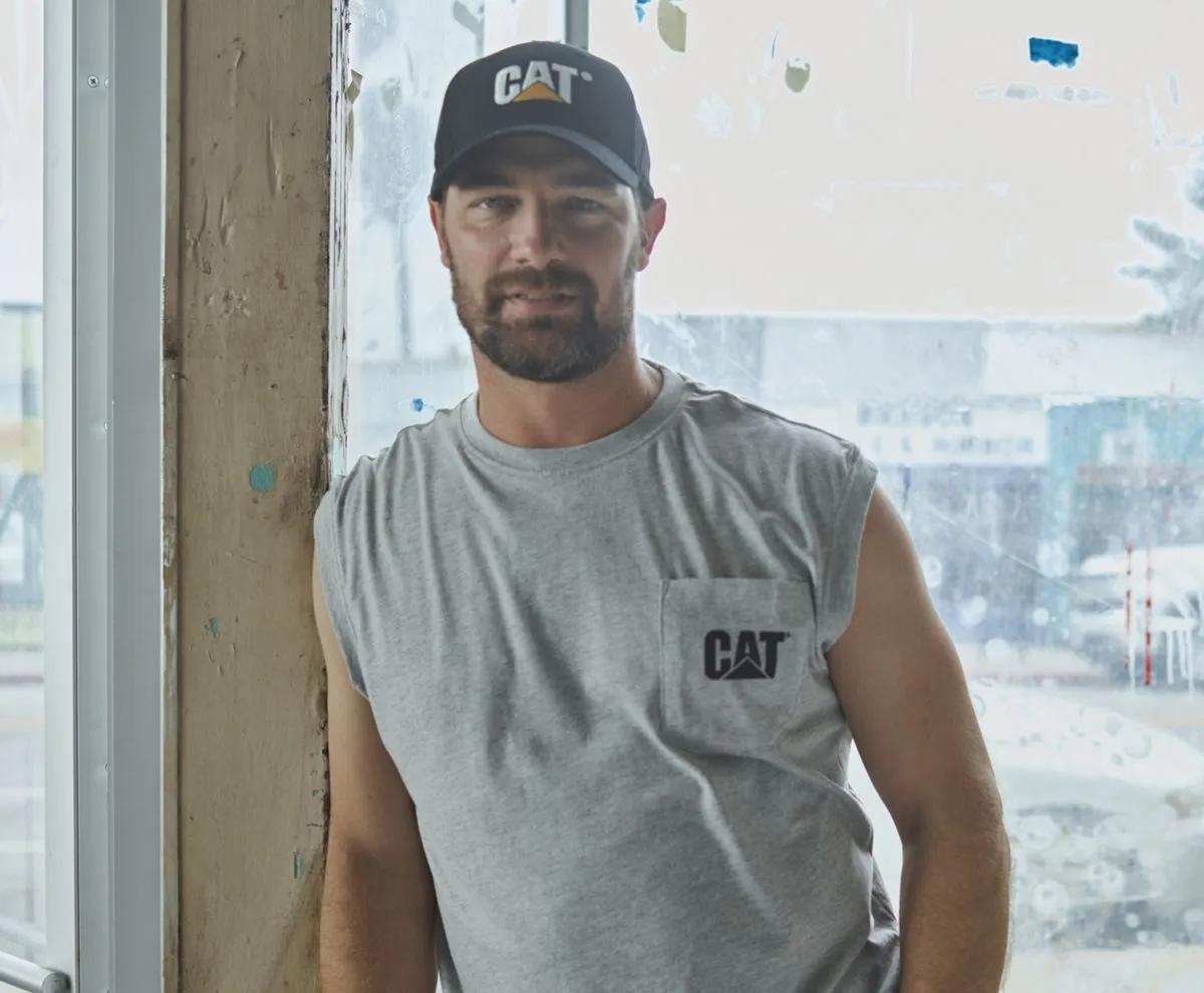 Camiseta sem mangas com bolsos marca masculina